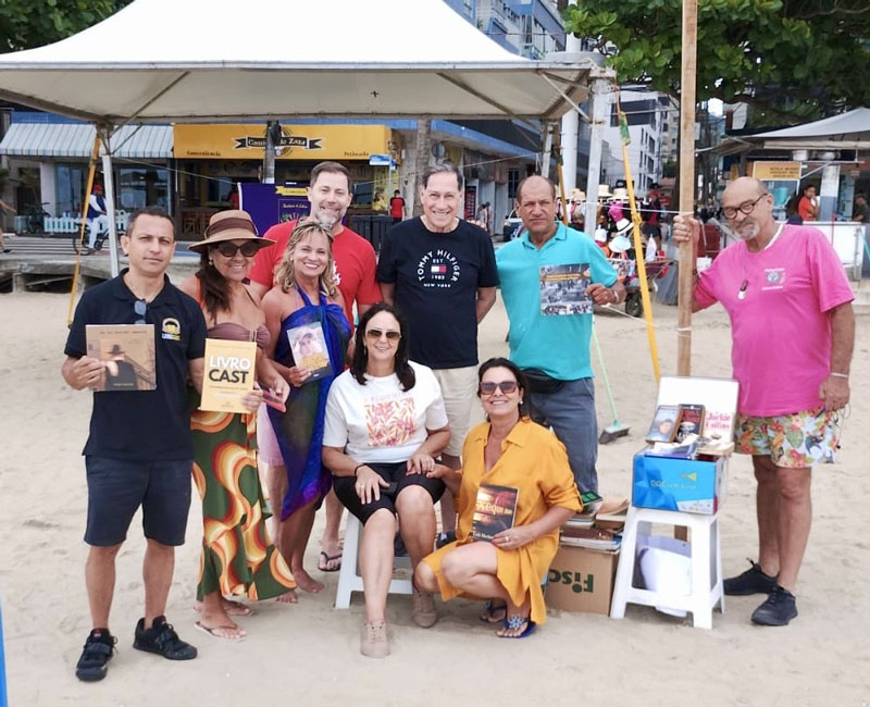 Poesia na praia e varal literário, em Balneário Camboriú